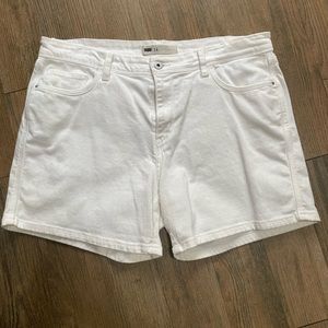 Levi’s white shorts